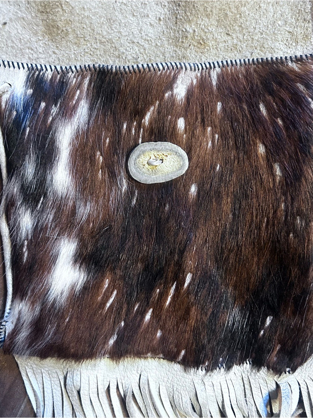 Vintage Handcrafted cowhide Fringe Crossbody Bag in Brown & Cream - Picture 3 of 5